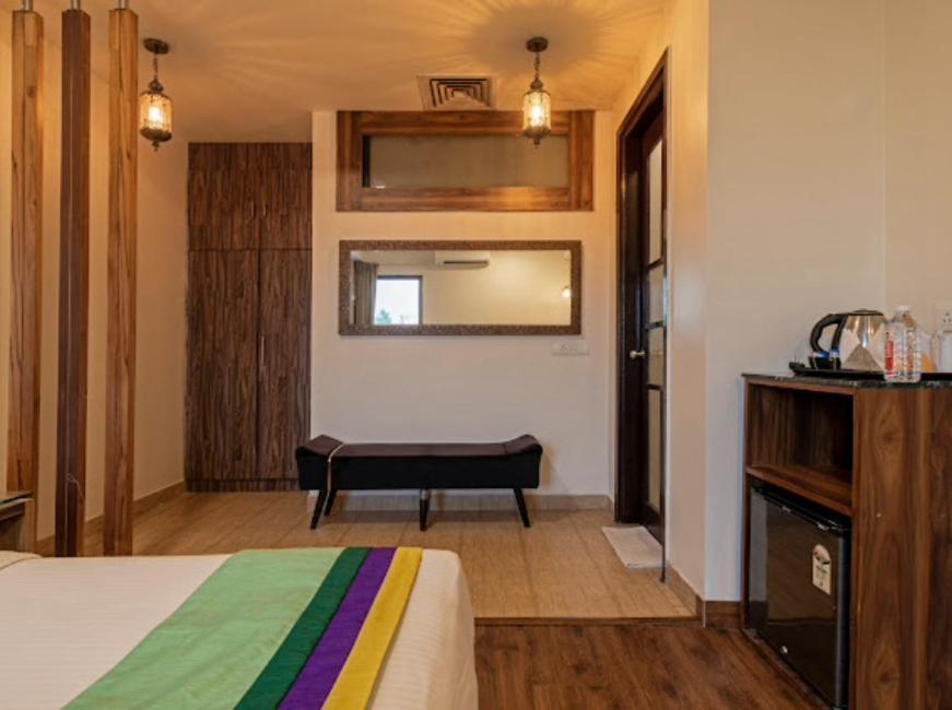 Hotel Imperial Park Sector 45 Gurgaon Eksteriør billede